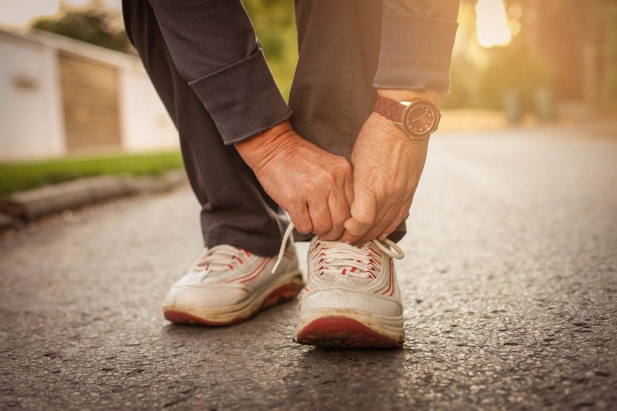 Hands lacing running shoes