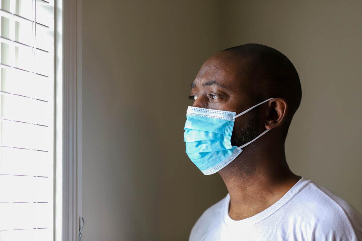Man wearing a facemask