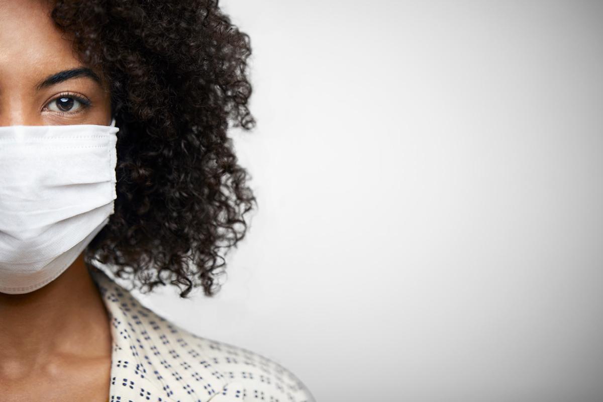 Person wearing a face mask