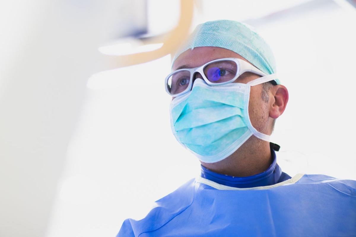 Health care worker wearing a face mask