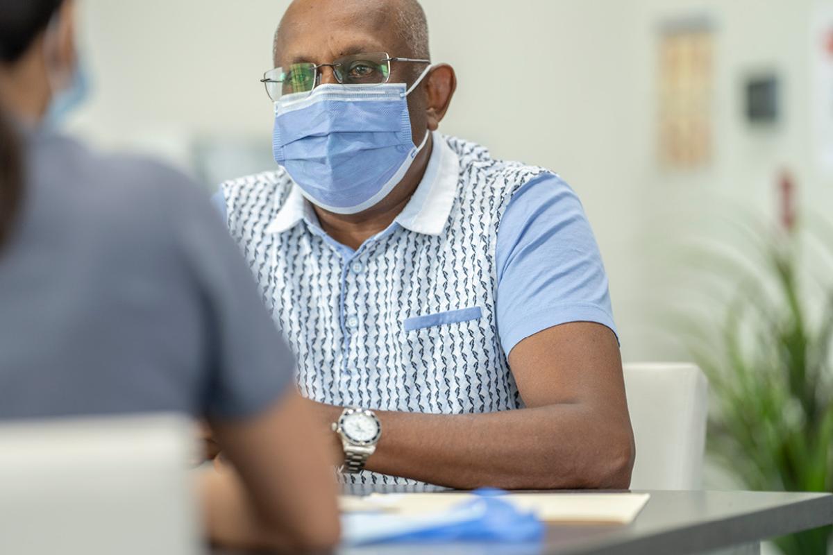 Person wearing a face mask