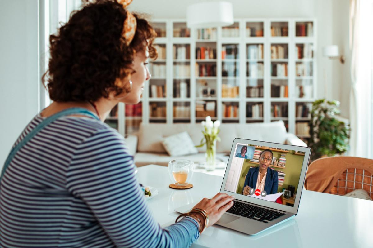 Two people having a virtual meeting