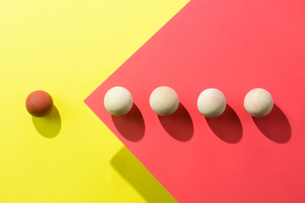  Balls in a row following the leader