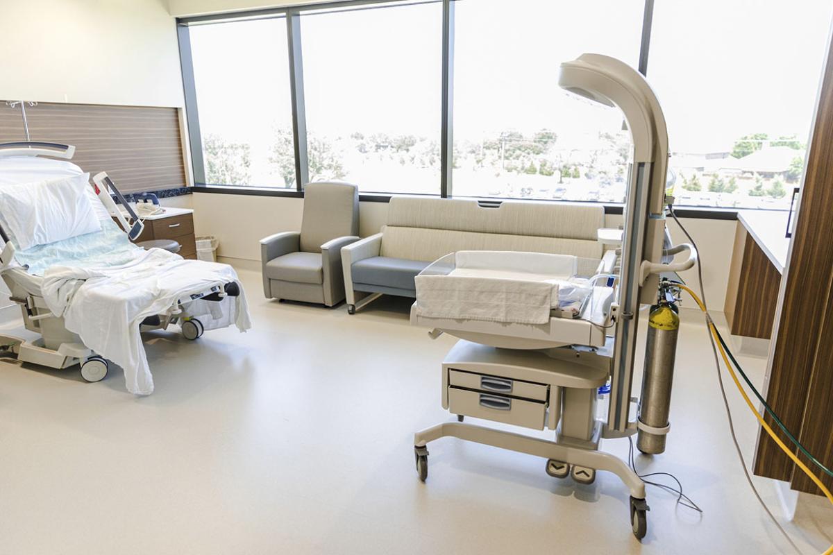 Empty baby delivery room
