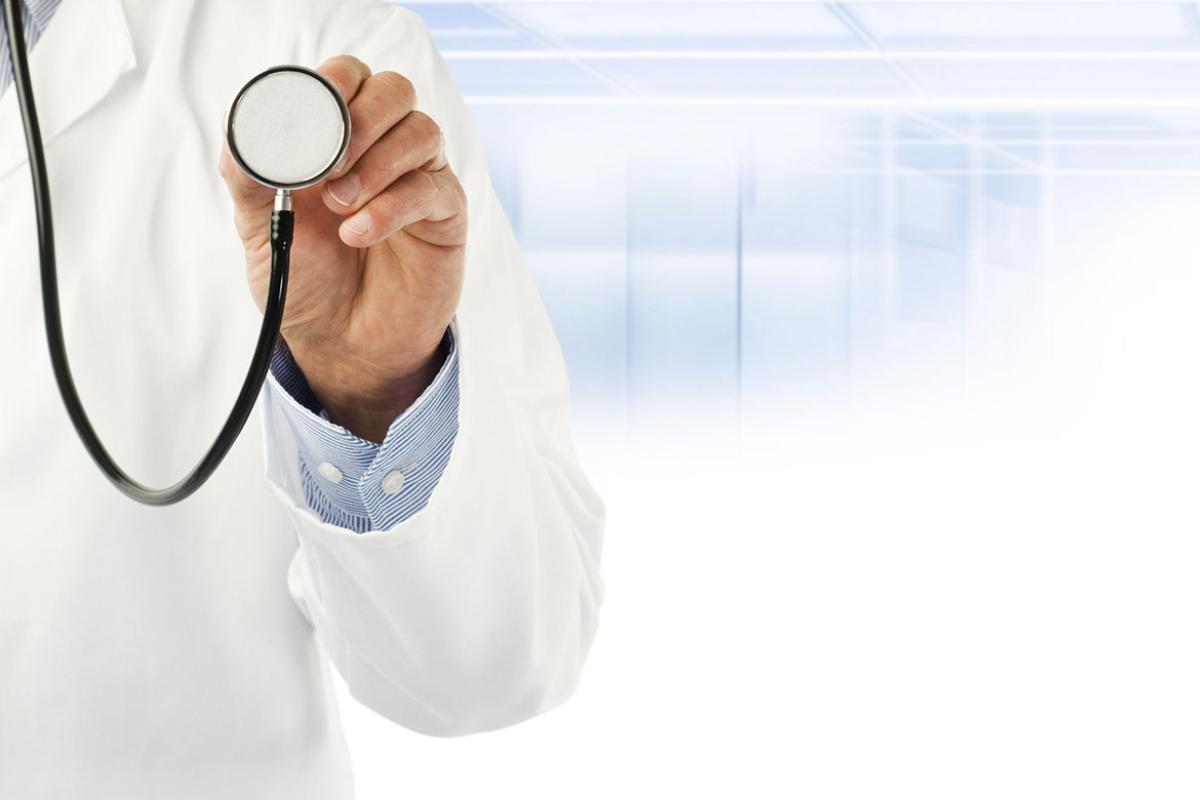 Physician holding chest piece/diaphragm of stethoscope