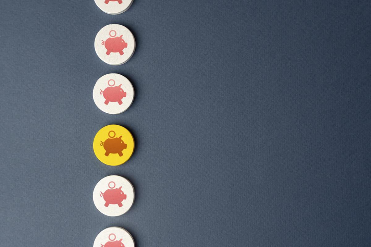 Gambling chips with piggy banks
