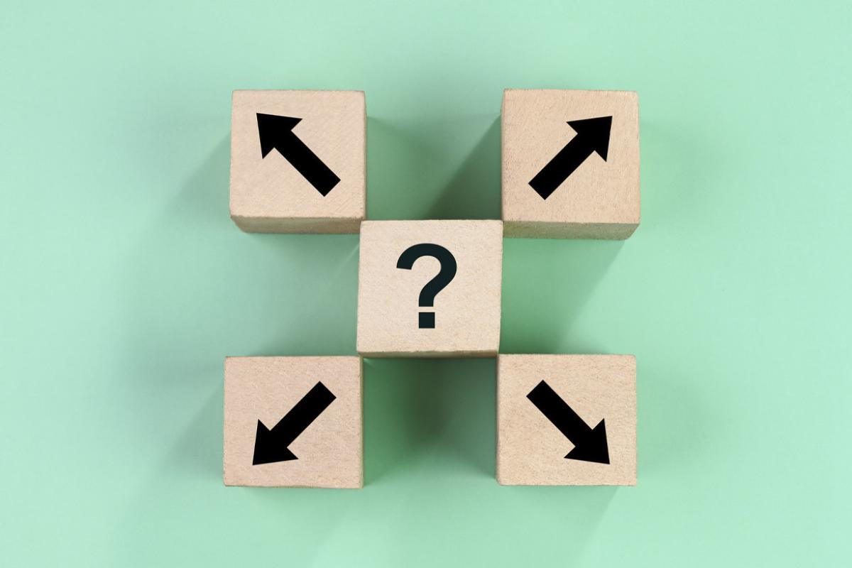 Block with a question mark surrounded by arrows