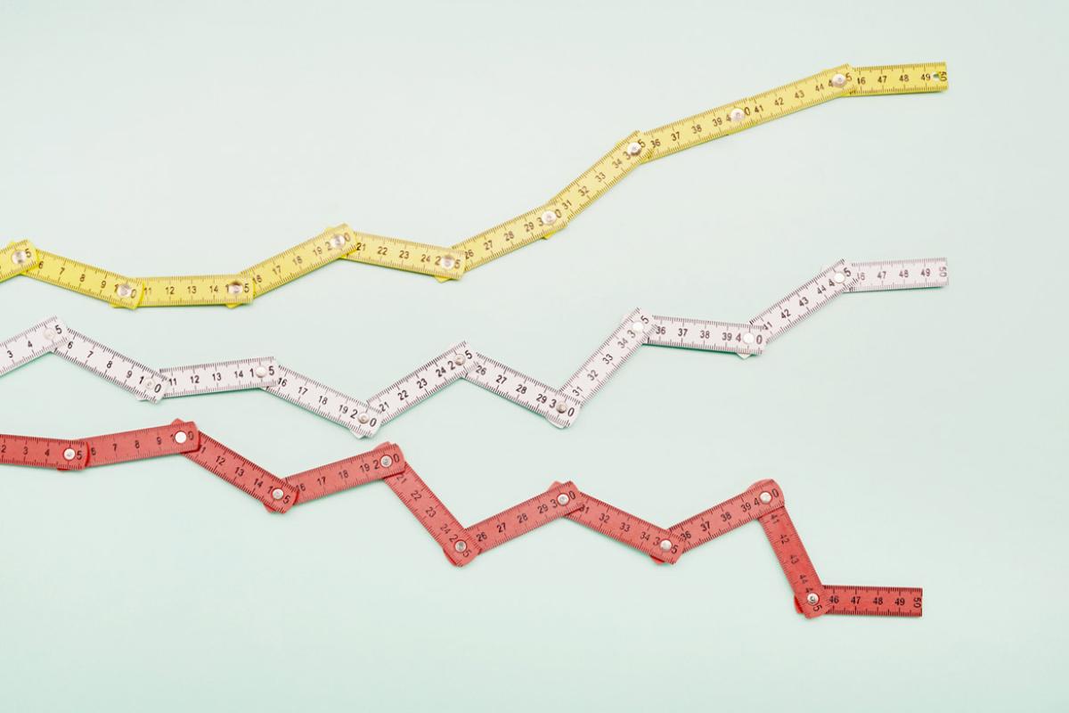 Folding rulers in shape of a stock curve